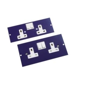 Twin switched socket for 4 compartment box